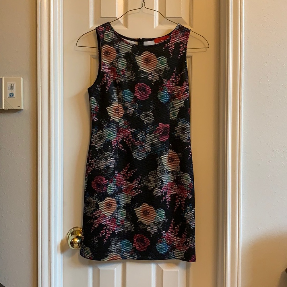 Saks Fifth Avenue sleeveless knee length dress